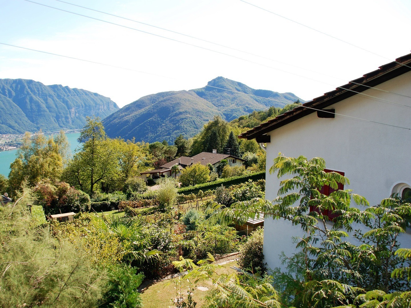 Tessin.ch: Gemütliche 4-Zimmer Ferienwohnung mit Balkon und grossem Umschwung im idyllischen Dorf Carona